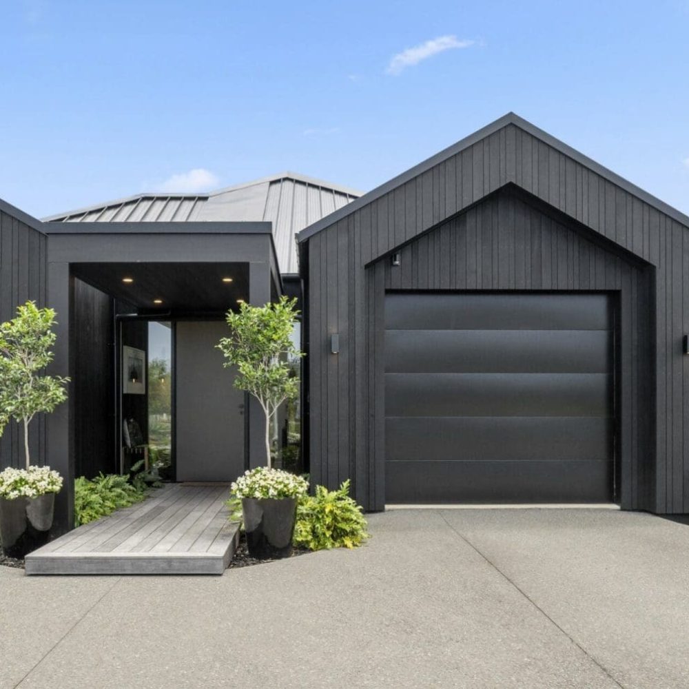 NZCB-VOL8-01-85_Sandpiper_Avenue-Timothy_Baldwin_279_XL_1