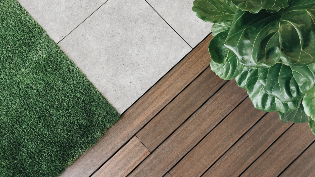 close up resortdeck turf tiles on qwickbuild 01